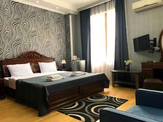 Отель Bonus Hotel Тбилиси Роскошный четырехместный номер-3