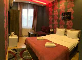 Отель Bonus Hotel Тбилиси Улучшенный двухместный номер с 1 кроватью, вид на город-2