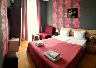 Отель Bonus Hotel Тбилиси Улучшенный двухместный номер с 1 кроватью, вид на город-3