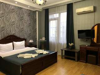 Отель Bonus Hotel Тбилиси Роскошный четырехместный номер-1