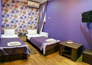 Отель Bonus Hotel Тбилиси Двухместный номер эконом-класса с 2 отдельными кроватями-1